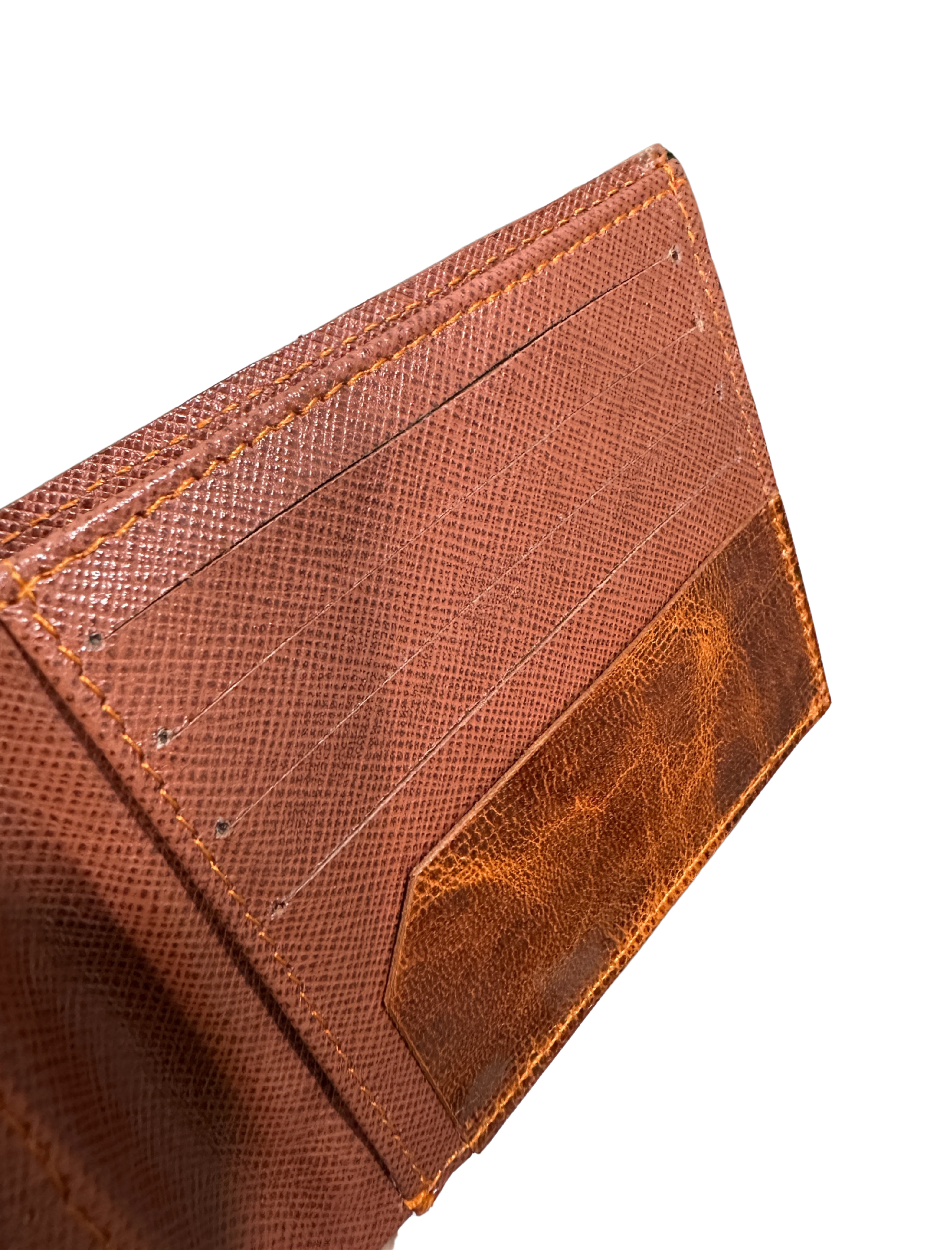 Saffiano Leather Bifold Wallet – Slim and Durable Design for Men